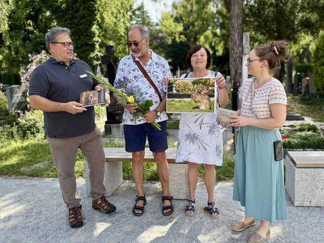 Preisübergabe. V.l.n.r.: Clemens Frauscher, Gerhard Hirschbeck mit Gattin, Sabine Bauchinger. 