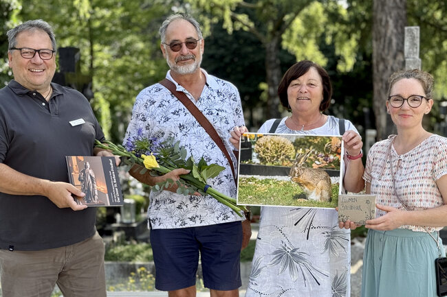 Preisübergabe. V.l.n.r.: Clemens Frauscher, Gerhard Hirschbeck mit Gattin, Sabine Bauchinger. 